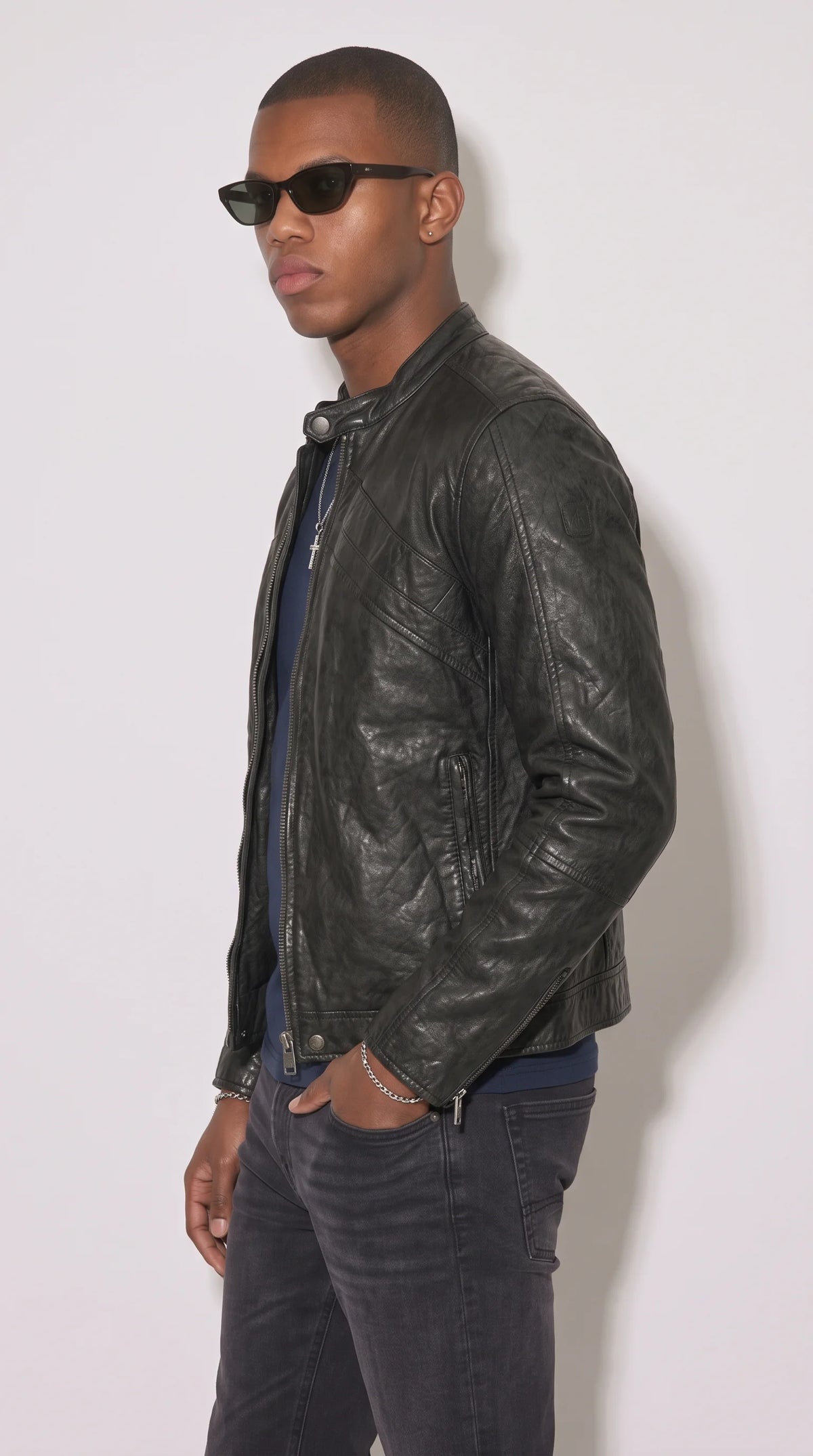 BLACK LEATHER JACKET