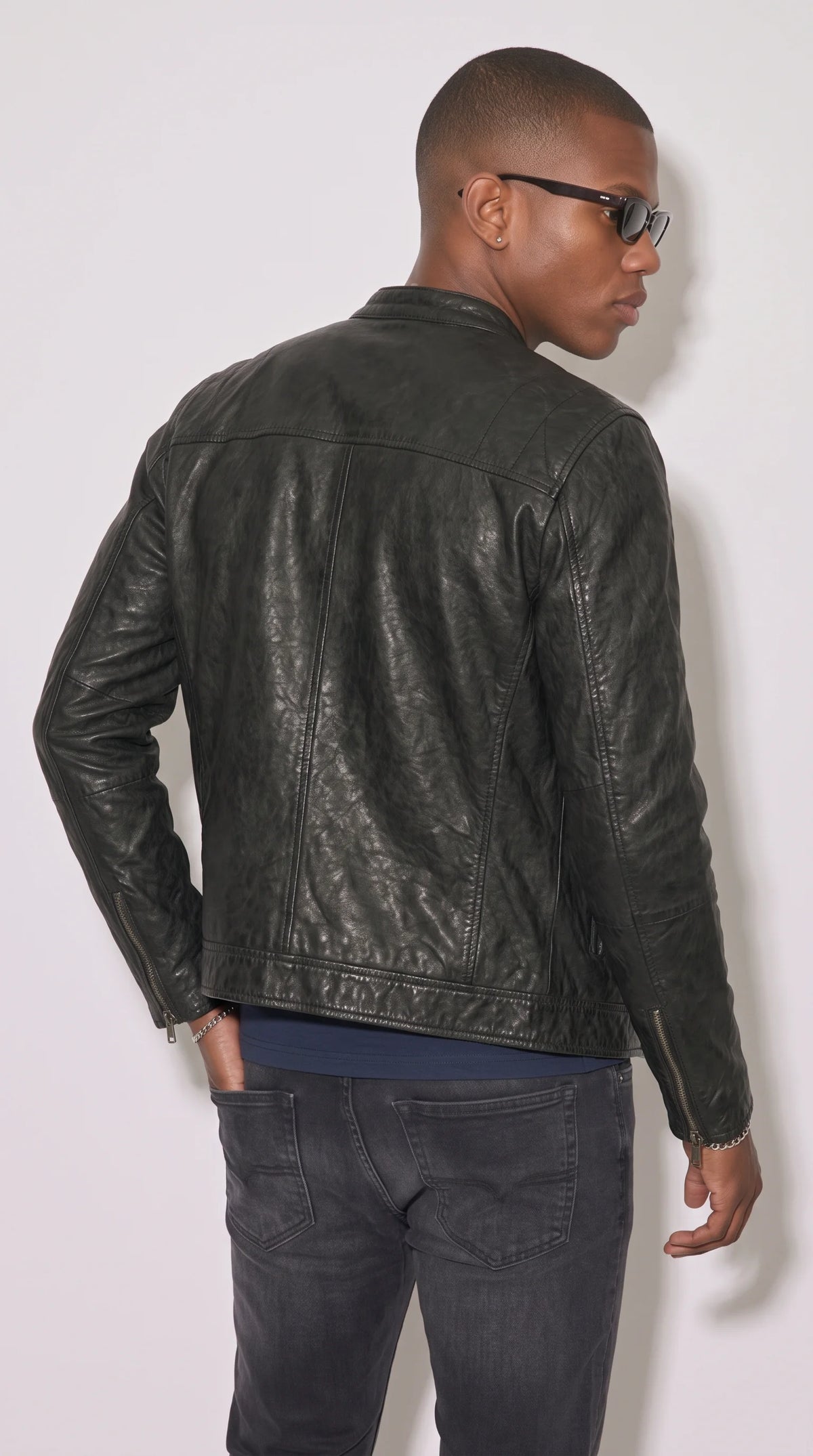 BLACK LEATHER JACKET