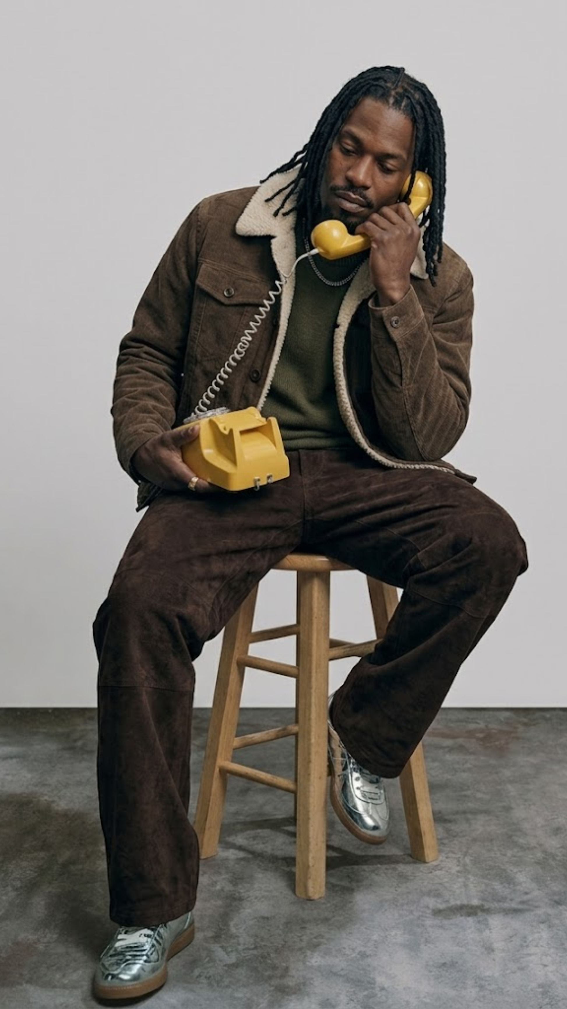 Men's classic dark brown suede trucker jacket with cream fur collar, perfect for winter fashion.