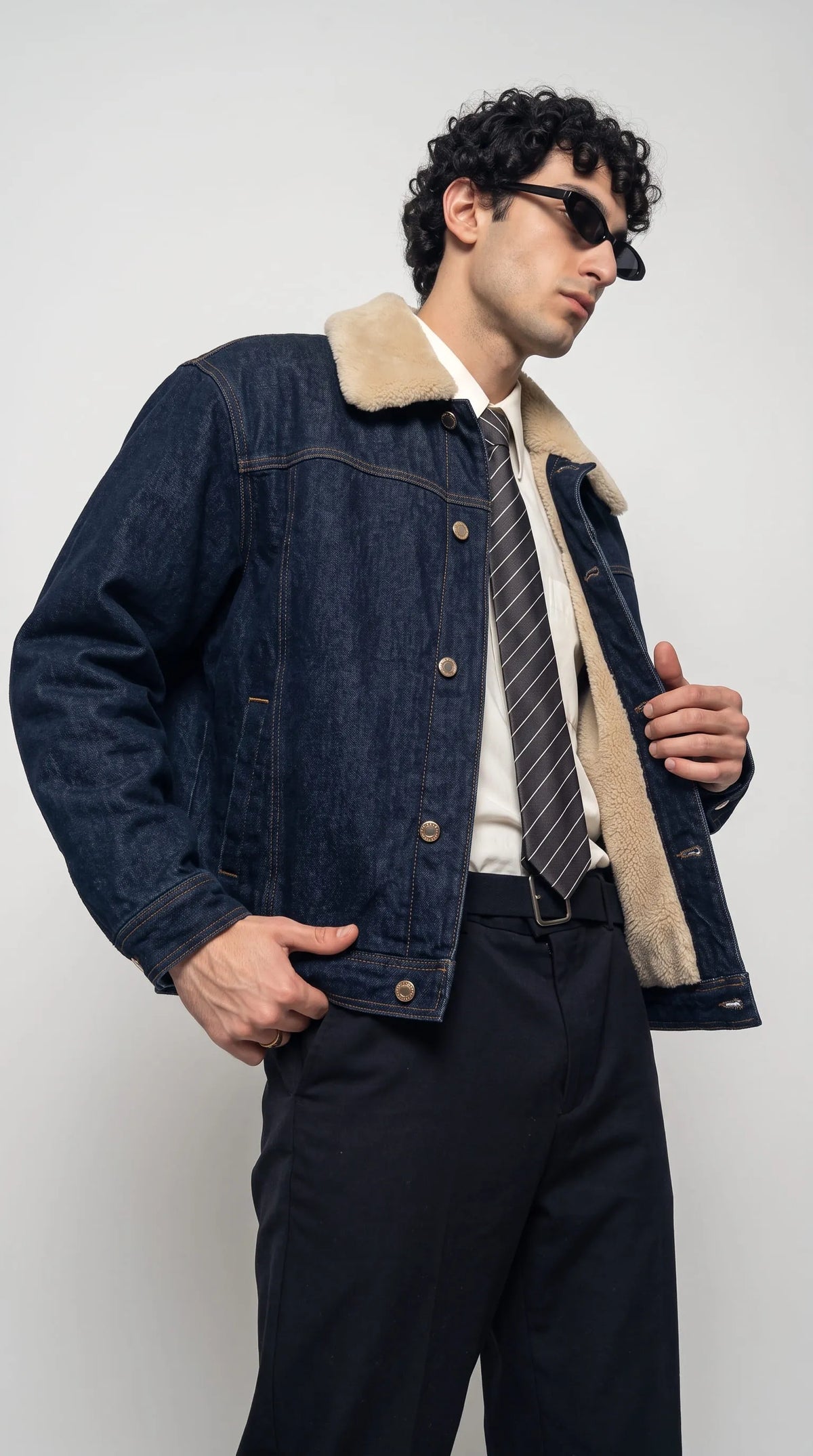 Experience premium comfort and bold fashion in the Jackero dark indigo sherpa denim jacket, perfectly blending vintage ruggedness with highly engaging contemporary streetwear culture.
