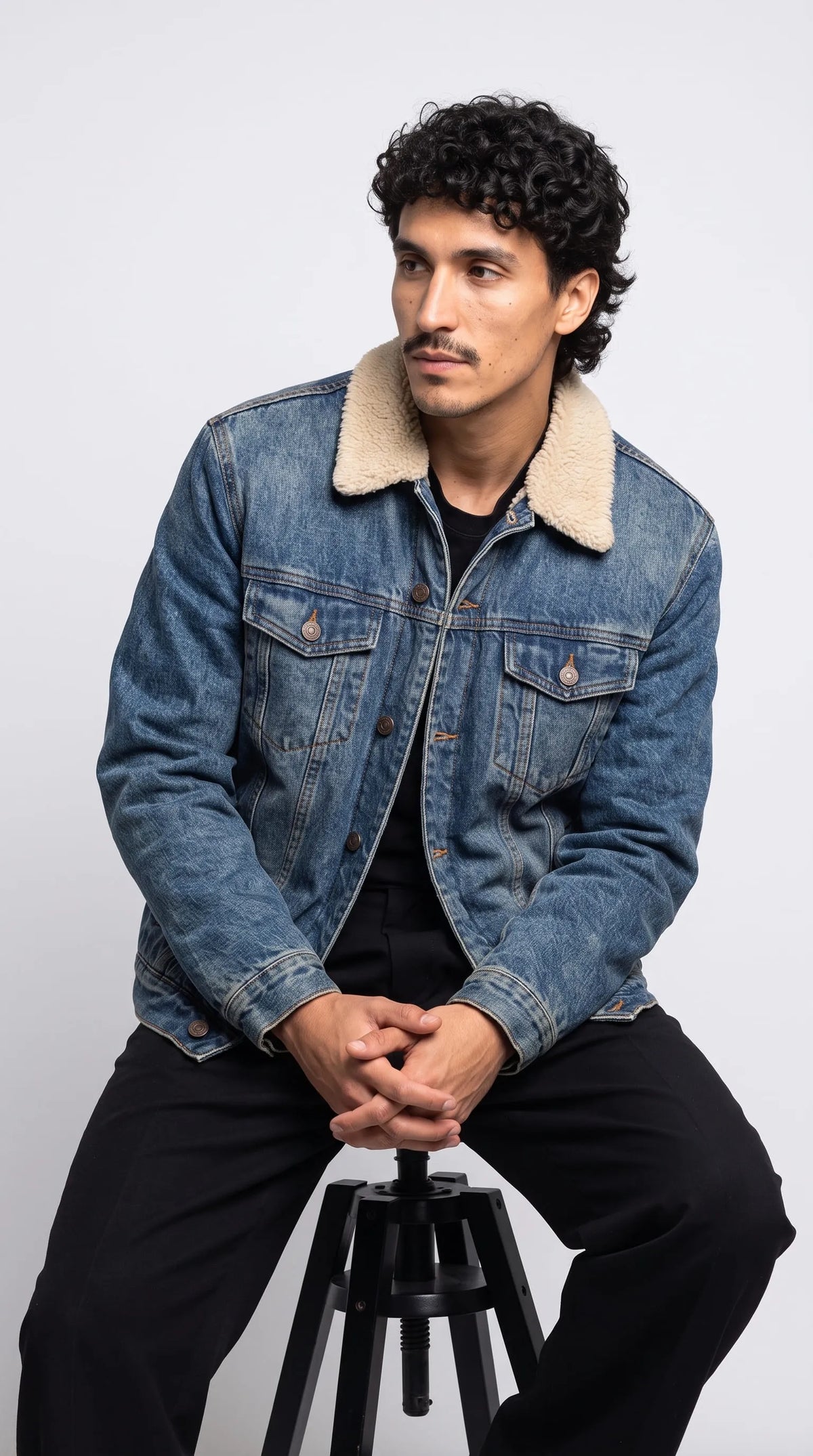 Wrap yourself in the ultimate winter streetwear staple with the Jackero vintage wash blue sherpa denim jacket, expertly crafted to bring an engaging and bold edge to your chilly city adventures.