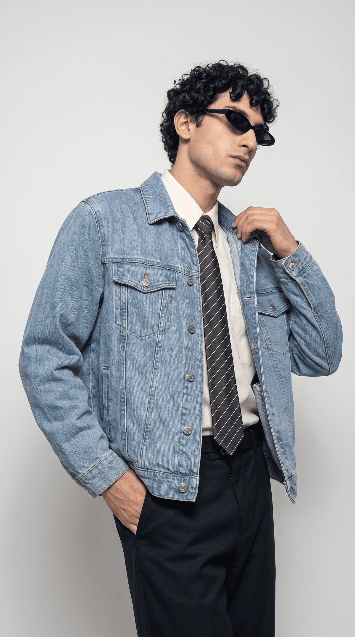 Step out in confidence wearing this classic Jackero light wash jean coat, the perfect layering piece to complete an effortlessly cool streetwear ensemble.