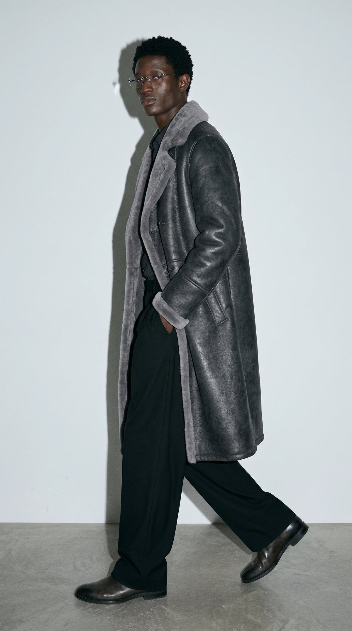 A true masterpiece of modern outerwear, the Jackero shadow grey long leather coat features a luxurious faux fleece lining that adds a striking, engaging dimension to your cold-weather streetwear aesthetic.