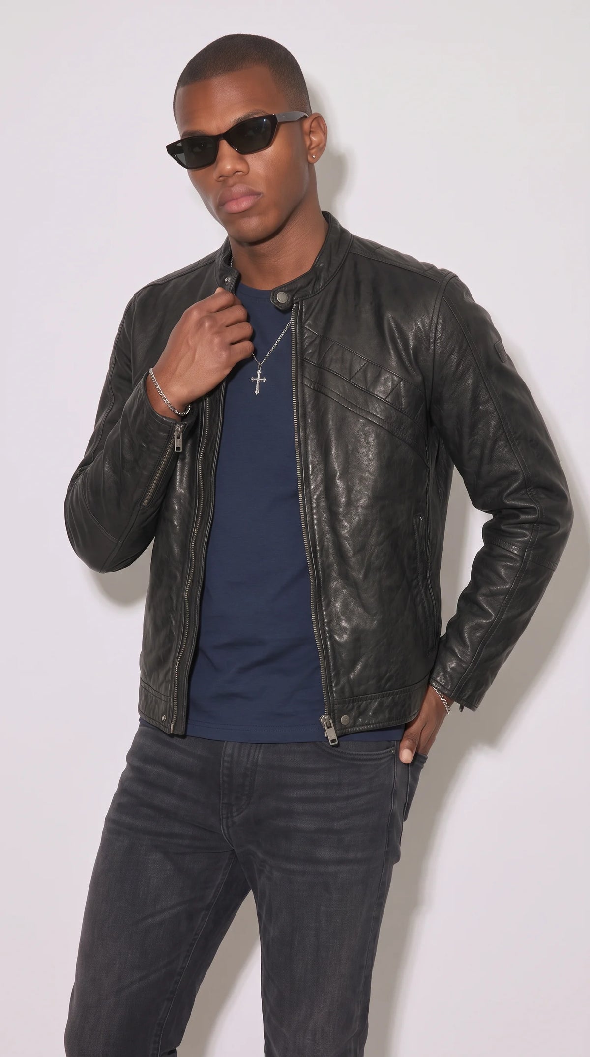 Men's black genuine leather trucker jacket featuring a structured shirt-style collar, two button-flap chest pockets and a sleek button-front closure, creating a timeless heritage-inspired look for everyday wear and elevated casual outfits.
