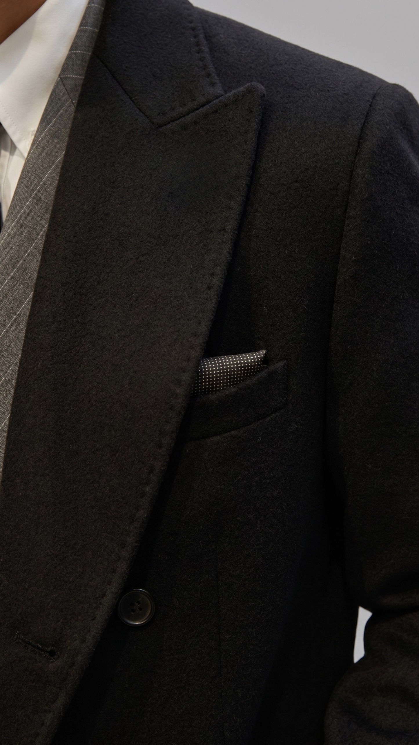 Stylish black winter outerwear featuring classic lapels and double-breasted design.